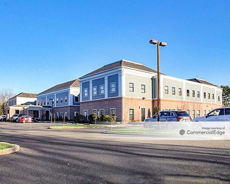 A look at Medford Medical Center commercial space in Medford