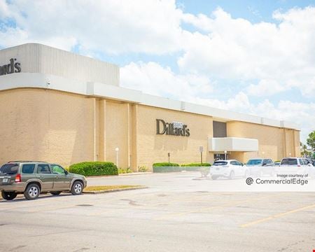A look at University Mall Commercial space for Rent in Tampa