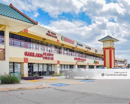 A look at Oakridge Plaza commercial space in Garland