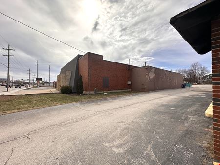 A look at 10,028 SF Retail/Office/Warehouse Building For Sale or Lease on South Glenstone commercial space in Springfield