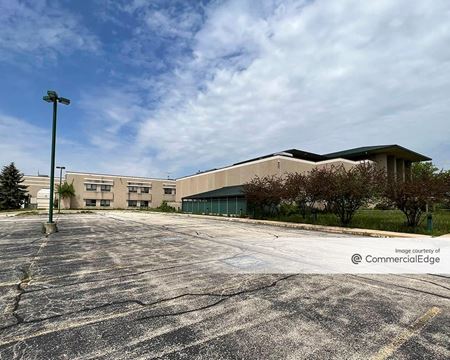 A look at 1295 Butterfield Road commercial space in Aurora