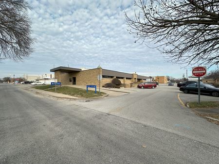 A look at VALUE-ADD OPPORTUNITY: FIELDS-WRIGHT MEDICAL FACILITY FOR SALE commercial space in Sullivan