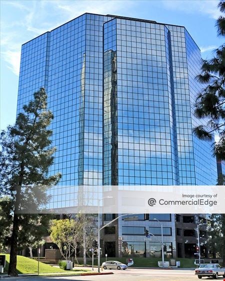 A look at Warner Center Tower 6 commercial space in Woodland Hills