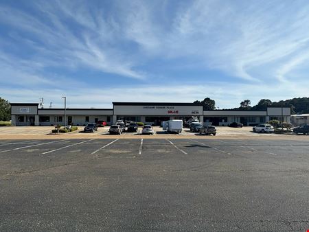 A look at Lakeland Square Plaza commercial space in Flowood