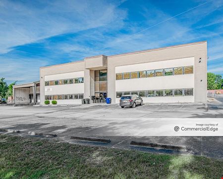 A look at 620 Dobbin Road commercial space in Charleston