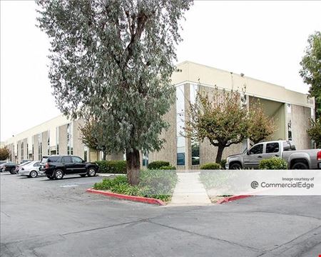 Garry Plaza Offices - Santa Ana
