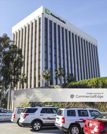A look at 591 Camino De La Reina Office space for Rent in San Diego