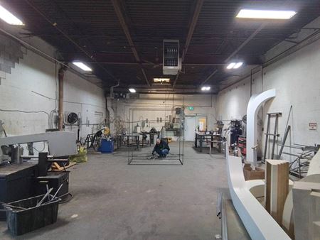 A look at 2,000 sqft shared industrial warehouse for rent in North York commercial space in Toronto
