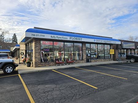 A look at Crestwood's Premier Retail + Office Complex commercial space in Crestwood