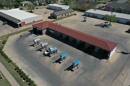 A look at 3835 W. Central Ave. commercial space in Wichita