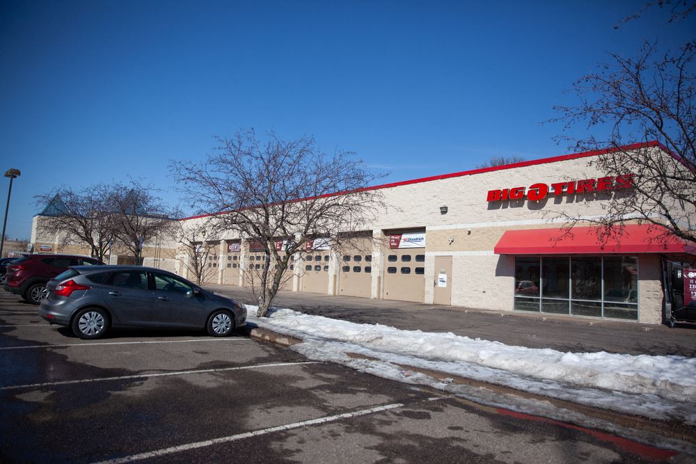 Space for Lease in Arden Hills | Automotive, Warehouse, Fitness User Opportunity