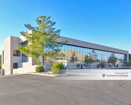A look at 7400 North Oracle Road commercial space in Tucson