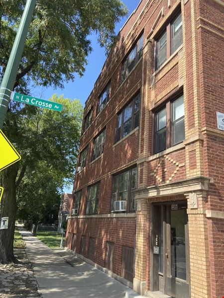 A look at N La Crosse and W Montrose - 15 Units commercial space in Chicago