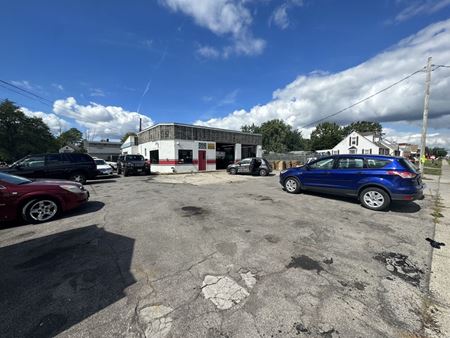 A look at 2006+/- SF AUTOMOTIVE SERVICE SPACE commercial space in Cheektowaga