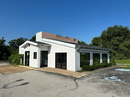 A look at 2472 Chambers Road commercial space in St. Louis