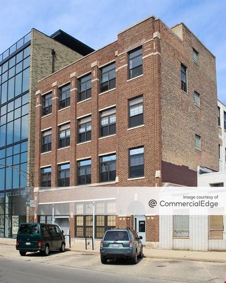 A look at 4541 North Ravenswood Avenue commercial space in Chicago