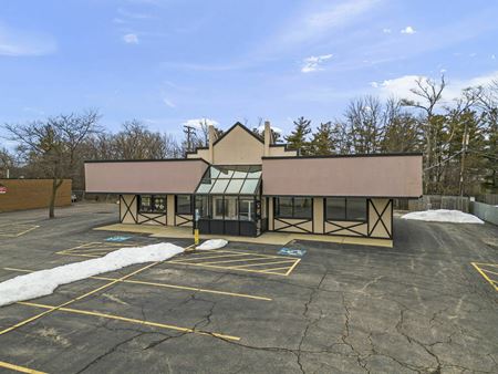A look at Freestanding Restaurant commercial space in Lake Zurich