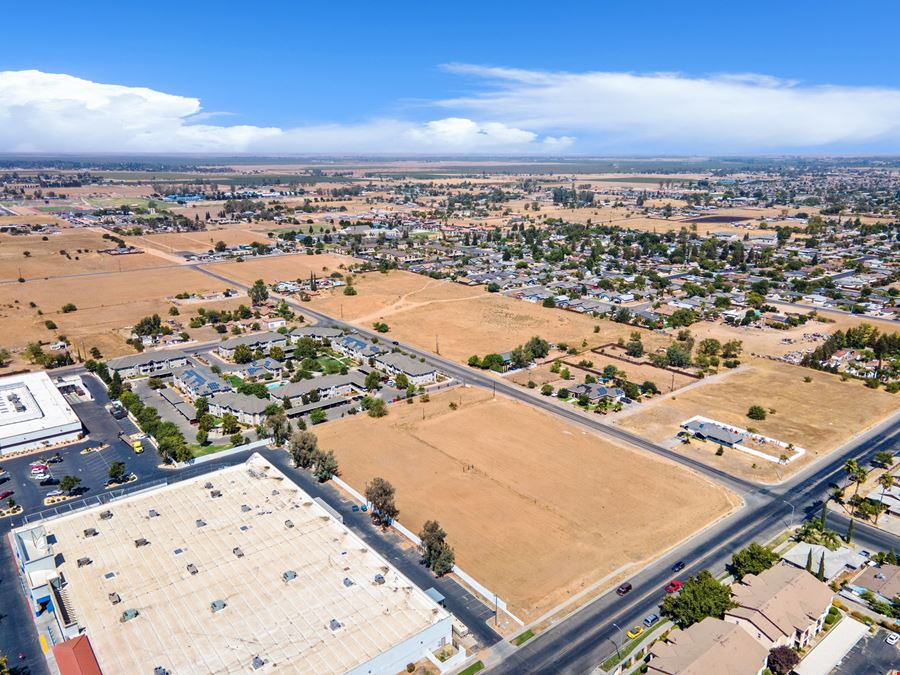 ±1.59 Acres of Prime Retail Land on Country Club Drive