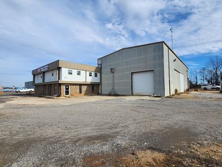 A look at 1960 Industrial By Pass commercial space in Franklin
