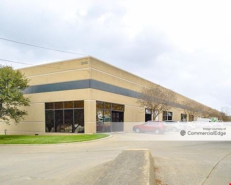 A look at I-35 Business Center commercial space in San Antonio