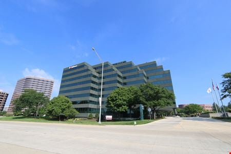 A look at One Oakbrook Terrace Office space for Rent in Oakbrook Terrace