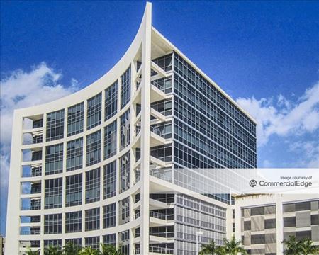 A look at One Park Square Office space for Rent in Doral