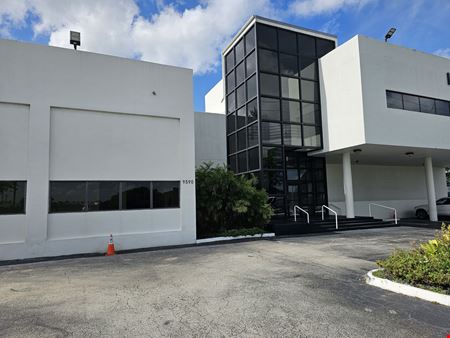 A look at 9590 Building commercial space in Doral