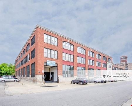 A look at 4039-4043 North Ravenswood Avenue commercial space in Chicago