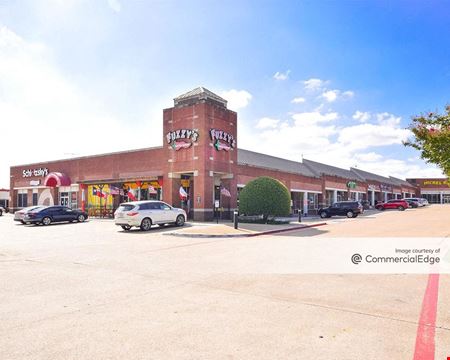 A look at 2661 Midway Road commercial space in Carrollton