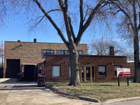 A look at 2041 Johns Drive commercial space in Glenview