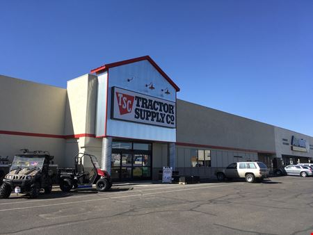 A look at HOLBROOK PLAZA SHOPPING CENTER Commercial space for Rent in Holbrook