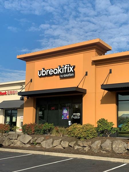 A look at Plaza 520 Retail space for Rent in Bellevue