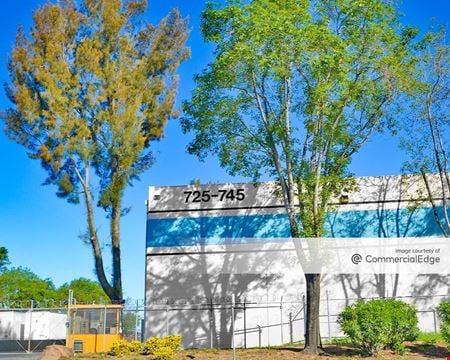 A look at Elmhurst Business Park commercial space in Oakland