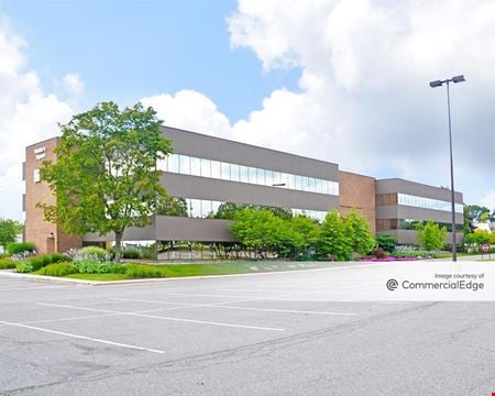 A look at Hunters Square Commercial space for Rent in Farmington Hills