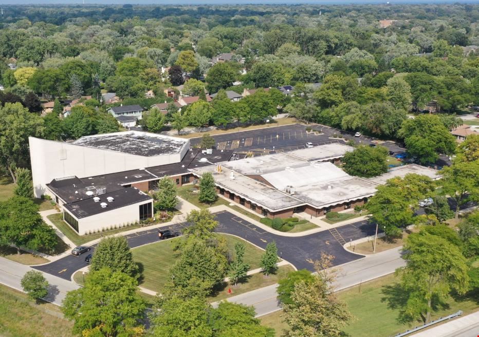 4.66 Acres Land Site w/ 54,465 SF Building in Wilmette
