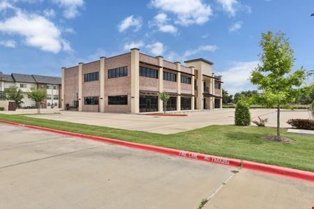 A look at Lake Park Plaza commercial space in Pearland
