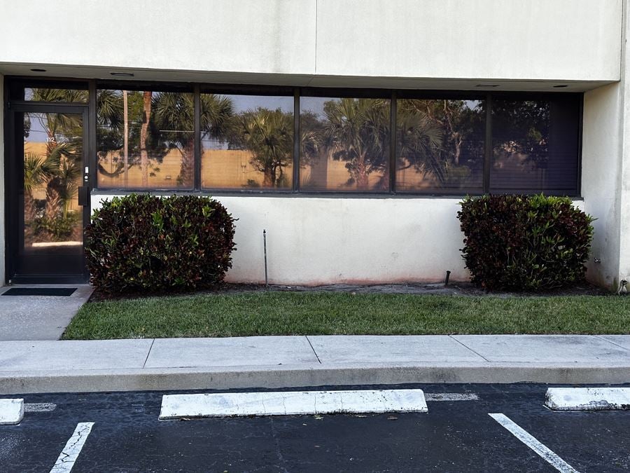998 SF Suite 112 Professional Office Space in Palm Beach Gardens, FL