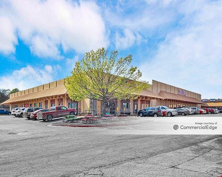 A look at Cherry Creek Plaza Commercial space for Rent in Austin
