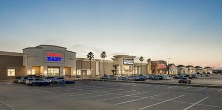 A look at Willowbrook Plaza commercial space in Houston