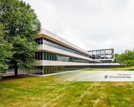 A look at 26555 Northwestern Highway Office space for Rent in Southfield