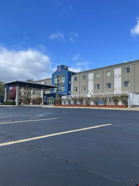 A look at Motel 6 commercial space in Caseyville