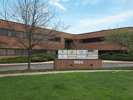 A look at 1990 E. Algonquin Road commercial space in Schaumburg