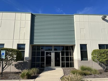 A look at 1639 Northwind Blvd commercial space in Libertyville