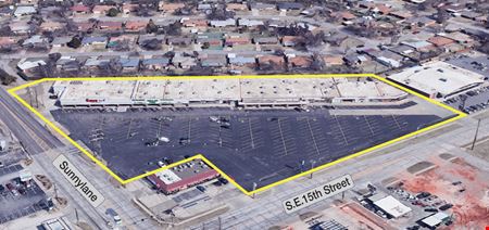 A look at Del Crest Shopping Center commercial space in Del City