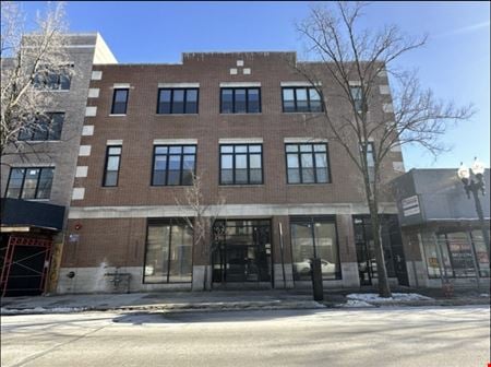 A look at 4533 North Clark Street commercial space in Chicago