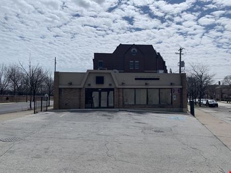 A look at FREESTANDING COMMERCIAL BUILDING WITH PARKING LOT FOR LEASE Commercial space for Rent in Chicago