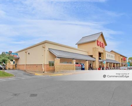 A look at Escarpment Village Retail space for Rent in Austin