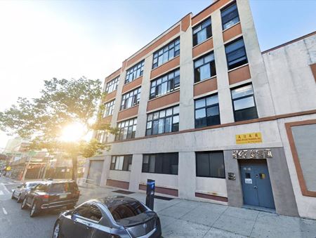 A look at 33-01 Queens Boulevard commercial space in Queens
