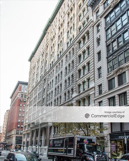 A look at 230 Park Avenue South commercial space in New York