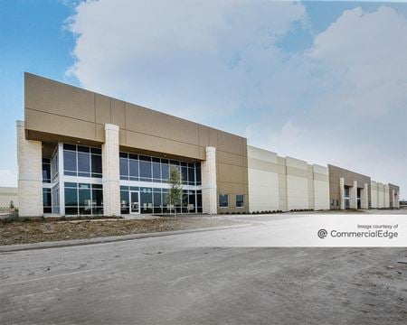 Everman Trade Center - Building B & D - Fort Worth